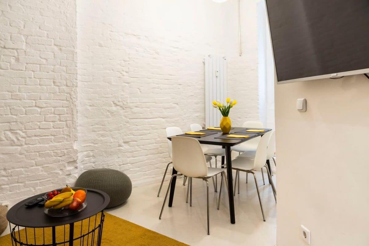 Cosy Three Br Two Bth Ac Self Checkin Street Parking Appartement Berlijn