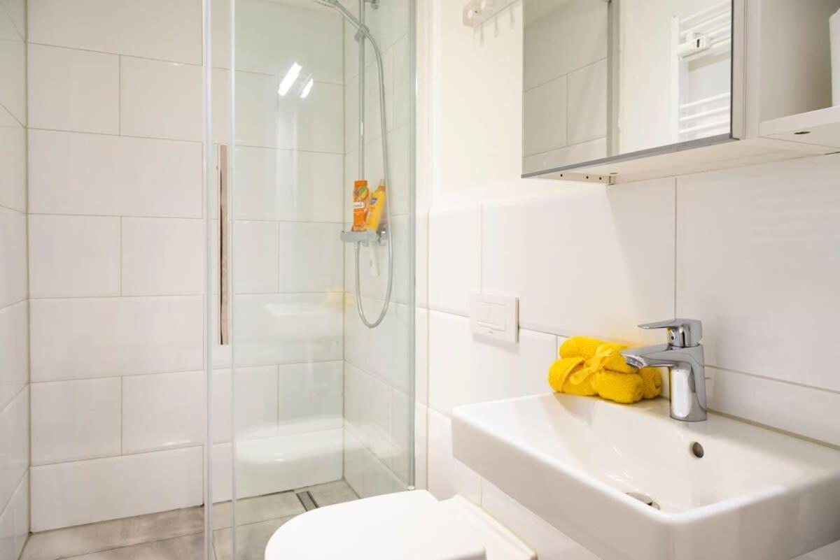 Cosy Three Br Two Bth Ac Self Checkin Street Parking Appartement Berlijn